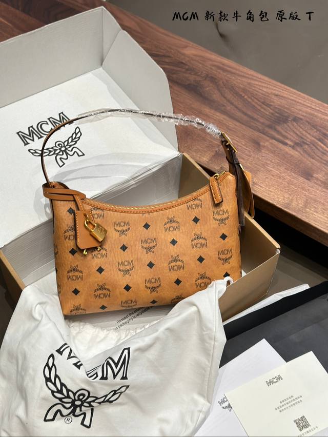 这也太好看了吧四mcm新品hobo包 , Mcm 25Hobo包 小巧但容量充足 黑白干邑经典三色 金属牌锁挂扣超精致 可腋下可斜挎可手拿 都市、休闲、潮流、街