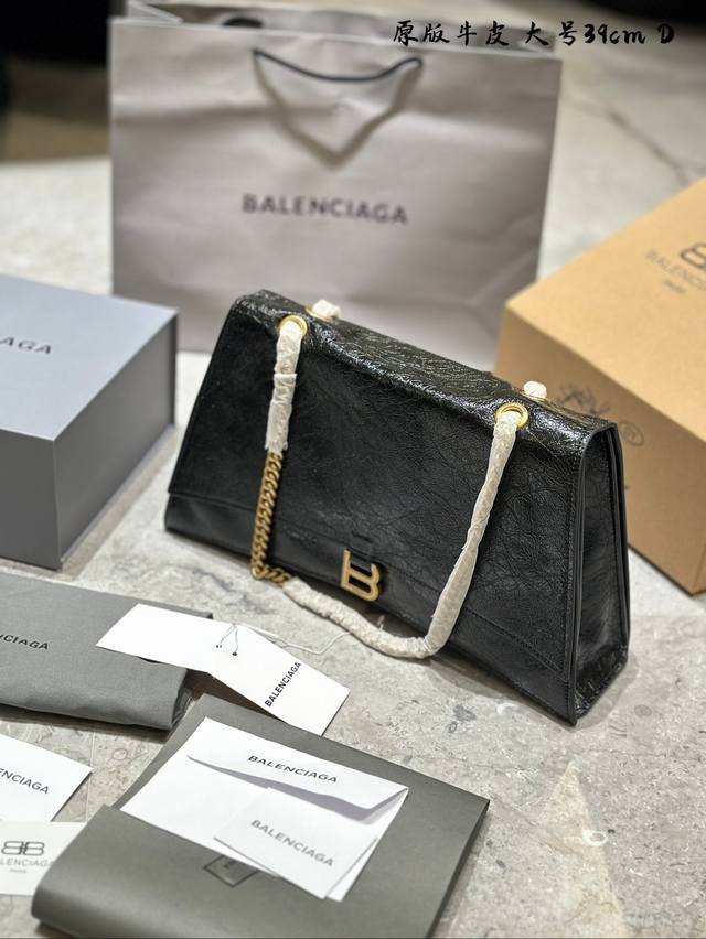 顶级原版皮 Balenciaga最新crush包款強勢登場 高级感满满上身超级随意大气皮质手感都是超级好的男女生背真的好飒，真香系列 尺寸: 39Cm 全套包装