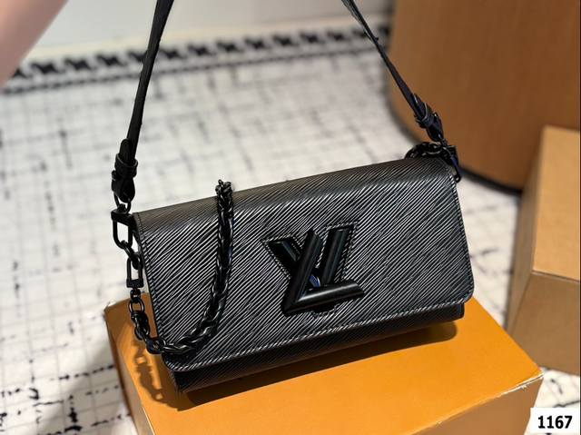 折叠盒 Lv Twist法棍包 真的很高级 日常通勤简直绝配 又酷又飒低调的奢华 可盐可甜 极致美感 绝美女孩就是你 尺寸： 23 12