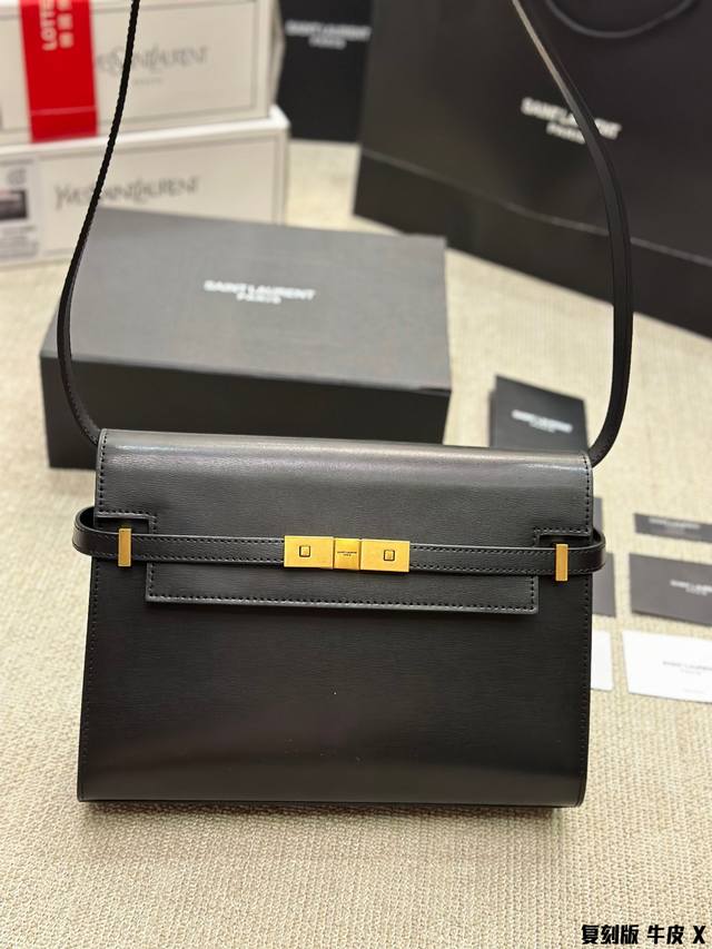 复刻版 牛皮 平纹 火到要配货圣罗兰曼哈顿包两种皮质pk 有一只包包越来越火，就是很难不被注意到的saint Laurent曼哈顿包，本来走吸烟装痞帅风格的圣罗