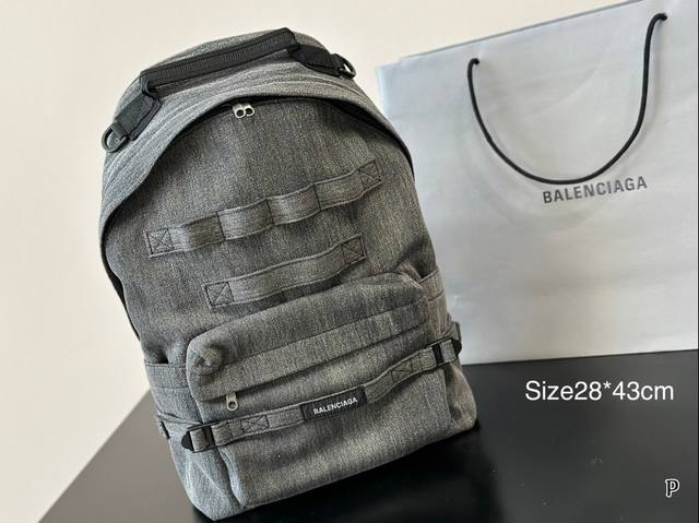 巴黎世家双肩包 尺寸33*46Cm 男女通用款 春节回家 双肩必备品