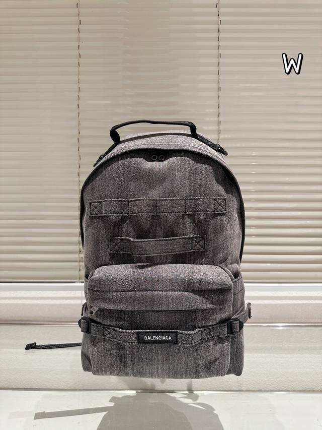 巴黎世家复古牛仔双肩包33×46 巴黎世家复古牛仔双肩包33×46