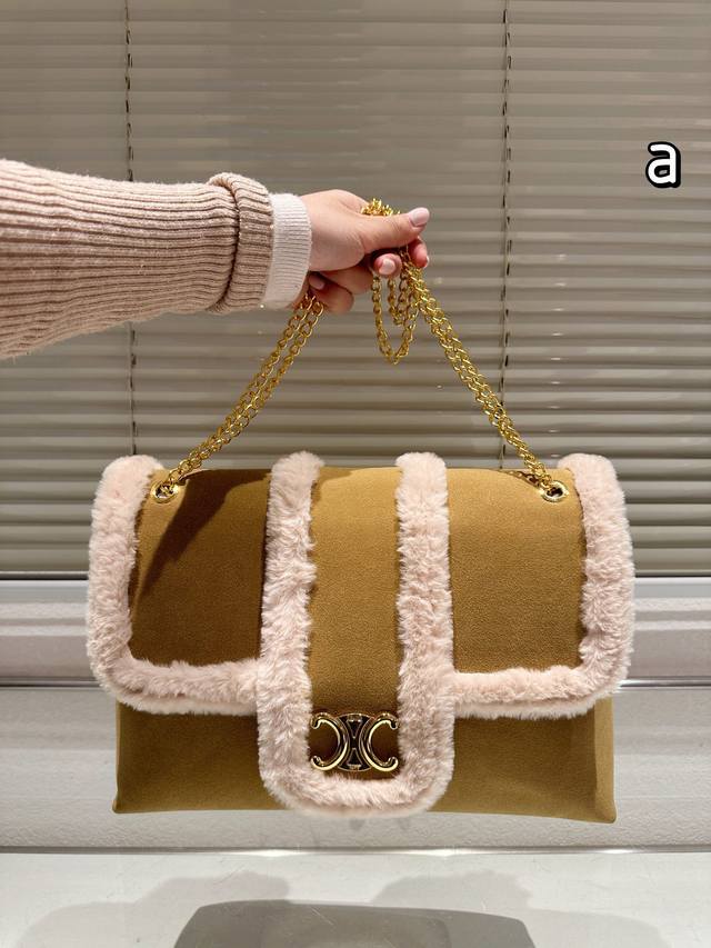 尺寸31.24 Celine赛琳腋下 轻松演绎复古时髦 麂皮加毛毛 包型挺阔,简约而不简单不需要过多的装饰,日常搭配西装和t恤,就能将高级感体现的淋漓尽致 尺寸31.24 Celine赛琳腋下 轻松演绎复古时髦 麂皮加毛毛 包型挺阔,简约而不简单不需要过多的装饰,日常搭配西装和t恤,就能将高级感体现的淋漓尽致