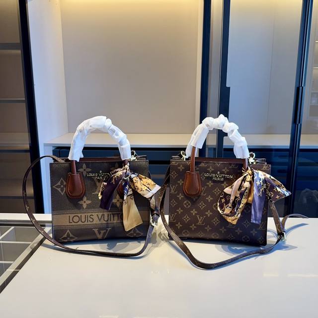 新品推荐 赠送原版丝巾lv新款迷你onthego托特包～手提包～配长带可肩背原版老花面料顶级五金 超高回头率！超级实用 Size：25*21*11