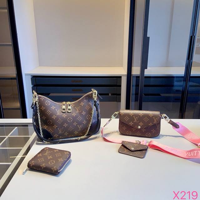 组合上新 全新系列组合x219 Lv牛角包+Lv信封包+Lv钱包 尺寸 牛角包：28*19*10 信封包：17*10 小包10*7 钱包：11*10 产品介绍