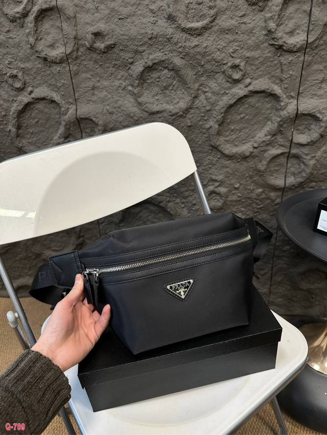 配礼盒 尺寸 30.15Cm 普拉达胸包 腰包 男女同款 尼龙帆布 轻便好搭配