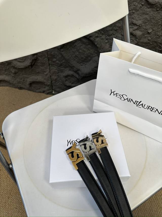 升级版 圣罗兰！ ！高版本！ 腰带 嘿哈 原单牛皮皮带～热门款 皮带里面最火的啦～质量很好 全套包装！五金绝对不褪色 皮带头和专柜一样的哦～ 配礼盒手提袋发票