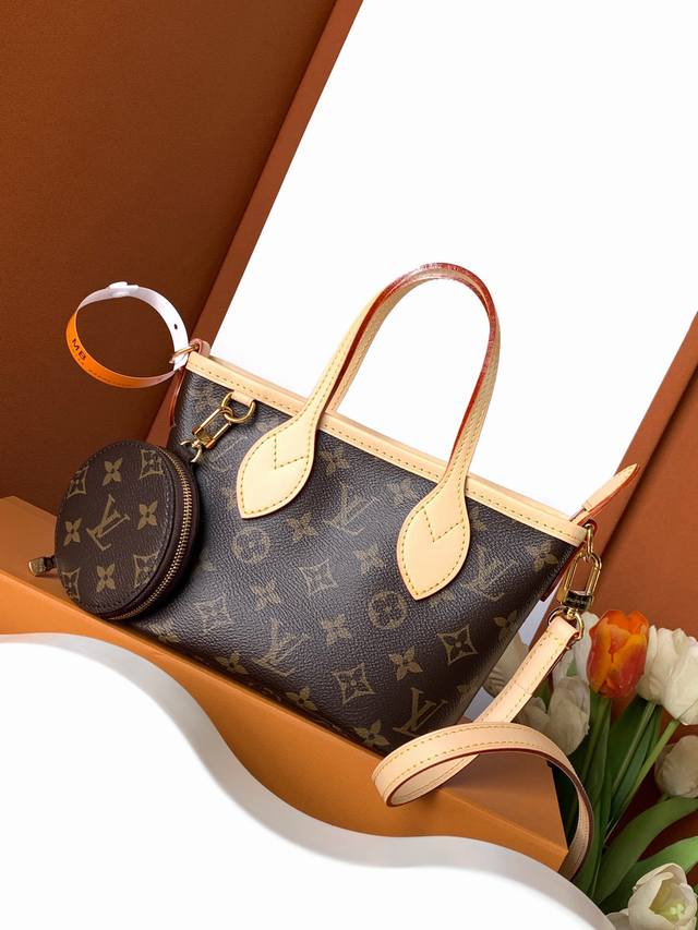 Neverfull Bb 手袋 特级加强版 型号： M46705皮肩带 皮料： 是意大利a级皮料 五金： 采用进口a级全钢五金 包装： 全套原厂mb包装 尺寸：