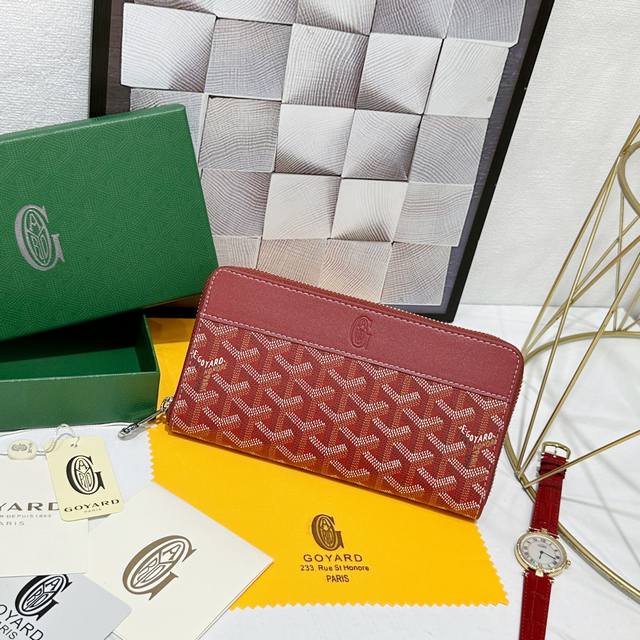 戈雅matignon 大号钱包为长款设计,全拉链开合确保安全。它含有 12 个卡槽、中央拉链口袋和两个大储物格,可存放卡片、纸钞、硬币和其他日常证件。 款号:9 戈雅matignon 大号钱包为长款设计,全拉链开合确保安全。它含有 12 个卡槽、中央拉链口袋和两个大储物格,可存放卡片、纸钞、硬币和其他日常证件。 款号:9