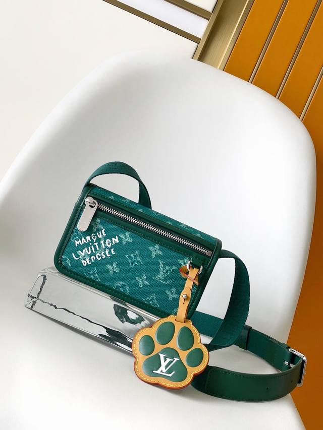 M12637绿色 变码芯片版 顶级原单 M12637绿花 本款bosphore 迷你手袋得名于品牌 2000 年代的复古 Bosphore 系列,以简洁线条和紧 M12637绿色 变码芯片版 顶级原单 M12637绿花 本款bosphore 迷你手袋得名于品牌 2000 年代的复古 Bosphore 系列,以简洁线条和紧