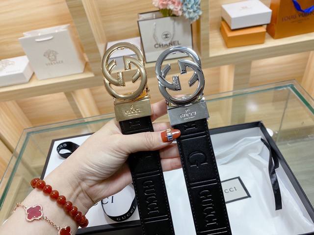 古奇 独家定制款潮范爆棚高端来袭,满足你各种场合的需要。腰带采用牛皮带身,带宽3.4Cm。带头颜色随意搭配*高级精品高端大气送礼之佳品。实物拍摄 附带原版包装 古奇 独家定制款潮范爆棚高端来袭,满足你各种场合的需要。腰带采用牛皮带身,带宽3.4Cm。带头颜色随意搭配*高级精品高端大气送礼之佳品。实物拍摄 附带原版包装