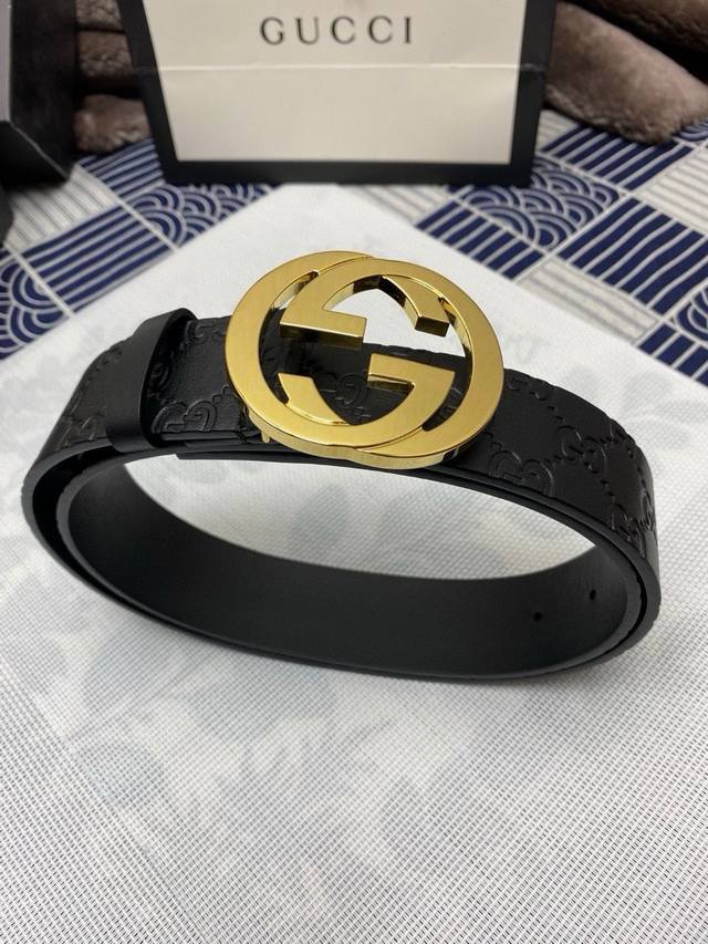 古驰:原单头层牛皮压g面,内衬头层小牛皮底.平板不车线,搭配原单扣.原单皮料定制,专柜宽度3.8Cm 古驰:原单头层牛皮压g面,内衬头层小牛皮底.平板不车线,搭配原单扣.原单皮料定制,专柜宽度3.8Cm