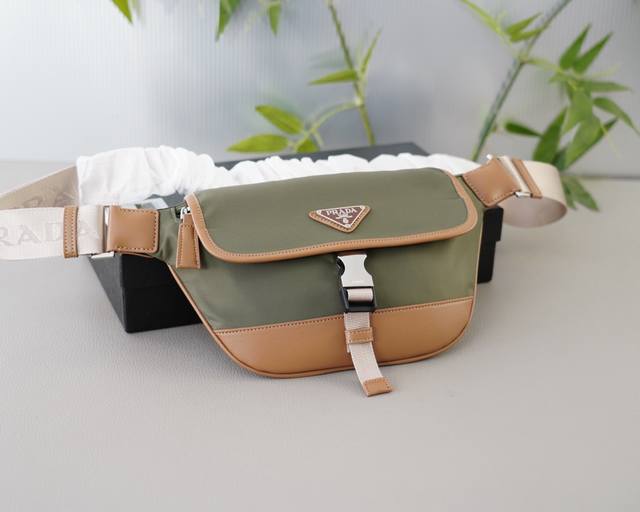 普拉达 官网同步 高版本 单肩斜挎背包 经典不过时之作 原单布料材质 手感细腻 深度防水耐磨 非市面普通货 低调奢华 完全不浮夸的款式 日常又时髦 配全套包装礼 普拉达 官网同步 高版本 单肩斜挎背包 经典不过时之作 原单布料材质 手感细腻 深度防水耐磨 非市面普通货 低调奢华 完全不浮夸的款式 日常又时髦 配全套包装礼