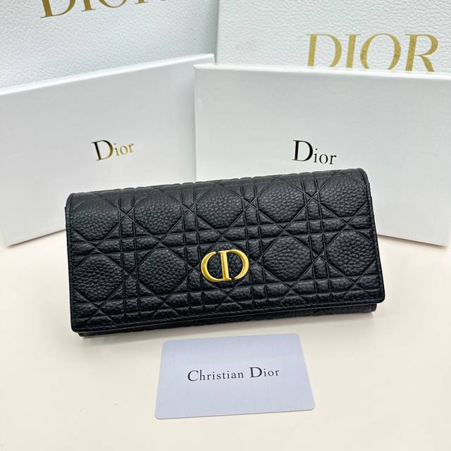 Dior 5230颜色 黑色 尺寸 19*10.5*3.5 Dior专柜最新款火爆登场!采用进口小牛皮,绝美绣线,做工精致,媲美专柜! Dior 5230颜色 黑色 尺寸 19*10.5*3.5 Dior专柜最新款火爆登场!采用进口小牛皮,绝美绣线,做工精致,媲美专柜!