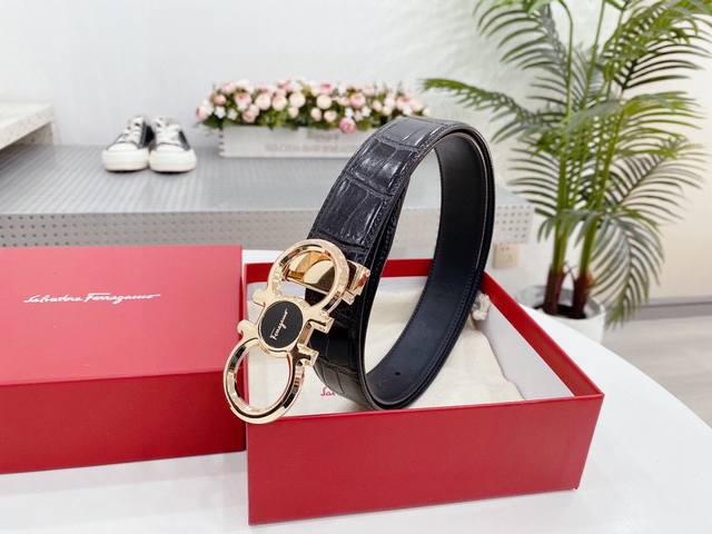 如果有一款腰带是今年我喜欢的 还是10年前我喜欢的。只有 菲拉格慕 无论是新手还是职场精英都是很好驾驭的一款长短自由剪裁 纯皮制作 宽度3.5厘米。配送礼盒 如果有一款腰带是今年我喜欢的 还是10年前我喜欢的。只有 菲拉格慕 无论是新手还是职场精英都是很好驾驭的一款长短自由剪裁 纯皮制作 宽度3.5厘米。配送礼盒