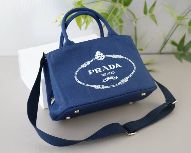 普拉达 官网同步 高版本 斜挎手提背包 永恒不过时的标志性产品 纯原单布料 顶级五金制作 非市面普通版本 今年prada最爱的款 全部实拍 实用性非常高 完全不 普拉达 官网同步 高版本 斜挎手提背包 永恒不过时的标志性产品 纯原单布料 顶级五金制作 非市面普通版本 今年prada最爱的款 全部实拍 实用性非常高 完全不