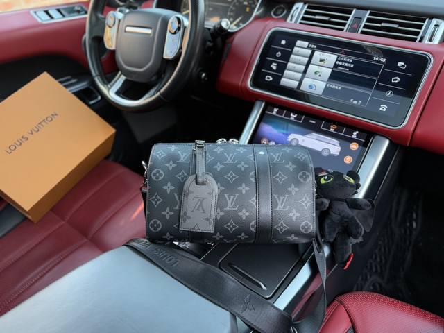 带挂件 高端货 新款 “Louis Vuitton”Lv单肩包路易威登单肩包 M45936 Louis Vuitton City Keepall 经典老花满印可