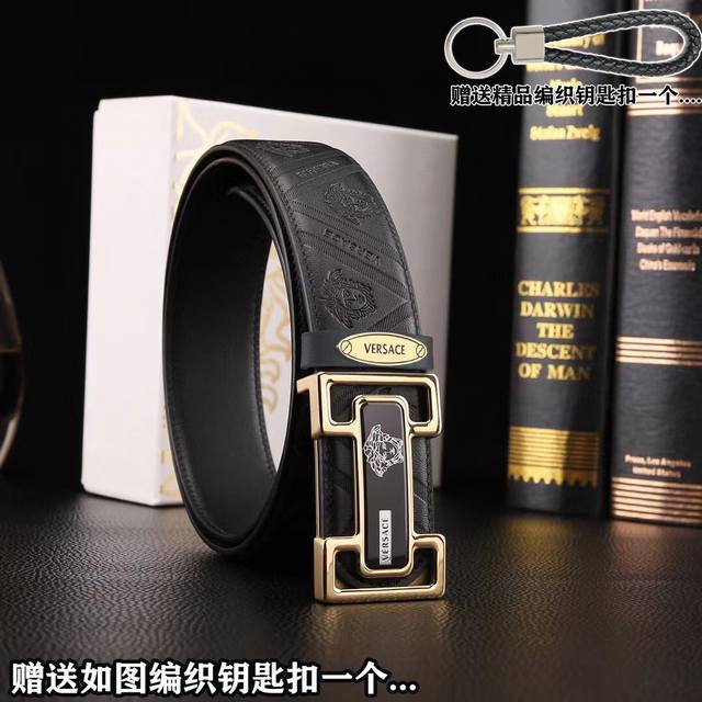 赠送如图编织钥匙扣一个 批 配全套包装 品牌:Versace海外原单 扣头材质:精品实心钢扣 带身材质正面:38Mm宽度采用双面进口原版皮腰带,真空电镀五金扣头 赠送如图编织钥匙扣一个 批 配全套包装 品牌:Versace海外原单 扣头材质:精品实心钢扣 带身材质正面:38Mm宽度采用双面进口原版皮腰带,真空电镀五金扣头