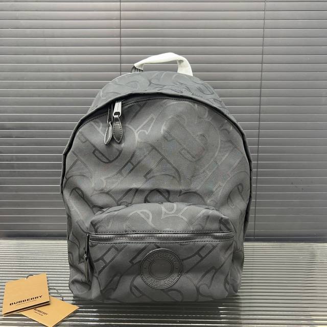 Burberry 巴宝莉 徽标印花econyl双肩包 男女通用背包 书包 经典logo搭配原厂工艺材质 休闲百搭 采用精湛镶嵌细工,实物拍摄 原厂原版面料 配送 Burberry 巴宝莉 徽标印花econyl双肩包 男女通用背包 书包 经典logo搭配原厂工艺材质 休闲百搭 采用精湛镶嵌细工,实物拍摄 原厂原版面料 配送