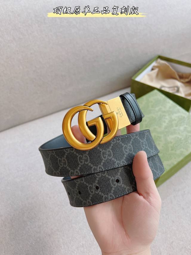 广州工厂直发gu古奇 这款双面皮革腰带巧妙融合gg Supreme帆布与黑色皮革材质,经典配色演绎历久弥新的实用设计理念。富有辨识度的双g配件再现典藏搭配,诠释 广州工厂直发gu古奇 这款双面皮革腰带巧妙融合gg Supreme帆布与黑色皮革材质,经典配色演绎历久弥新的实用设计理念。富有辨识度的双g配件再现典藏搭配,诠释