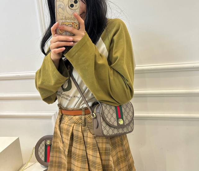 礼盒包装 Gucci 限量款 邮差包 原单品质 定制专柜五金搭配经典酷奇条纹实物超级好看 非常经典 百年经典不过时 专柜最新同步上市备受拥戴拥有超久历史 华丽感