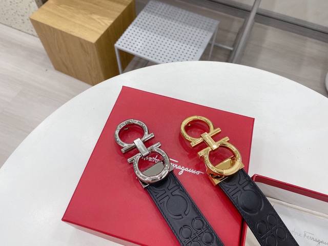 菲拉格慕 原单进口。 尾部设计小巧 搭配原单精品钢扣。原产皮料定制，专柜宽度3.5Cm. 温馨提示：长度100- Cm 长度也可自行裁剪，工艺精湛，F家经典之作