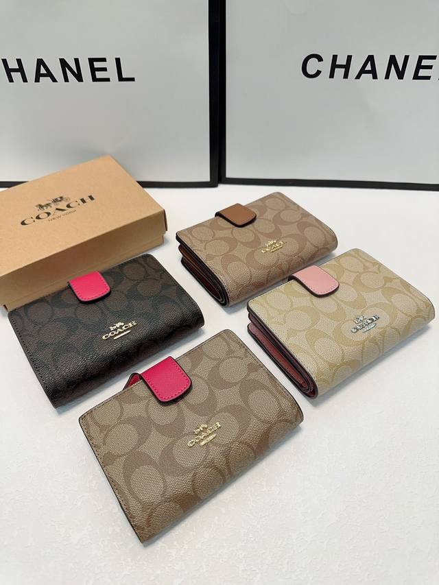 颜色 多色可选尺寸 14X9代购级别,越南制造,Coach短款钱包此款钱包小巧精致可爱非常实用,内部多层卡位槽,可以平铺人民币 现货发售 颜色 多色可选尺寸 14X9代购级别,越南制造,Coach短款钱包此款钱包小巧精致可爱非常实用,内部多层卡位槽,可以平铺人民币 现货发售