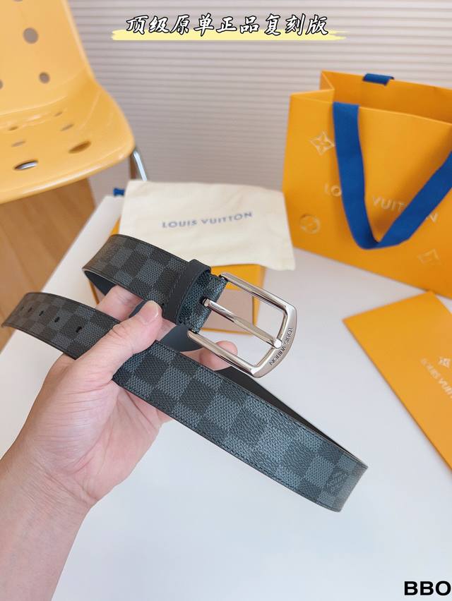 广州工厂直发路易l 2024款 创新的风格，独特而精致的设计，满足一切造型需求。结合全新搭扣与35毫米皮带，利落的棱角，简洁的线条，专为时尚休闲风格而设计的时尚