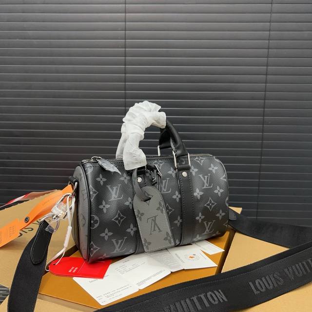 Louisvuitton 路易威登 Keepall 25 系列手袋 印花手提斜挎包 单肩包 采用精湛镶嵌细工,实物拍摄 原厂原版面料 配送小票 防尘布袋 折叠礼 Louisvuitton 路易威登 Keepall 25 系列手袋 印花手提斜挎包 单肩包 采用精湛镶嵌细工,实物拍摄 原厂原版面料 配送小票 防尘布袋 折叠礼