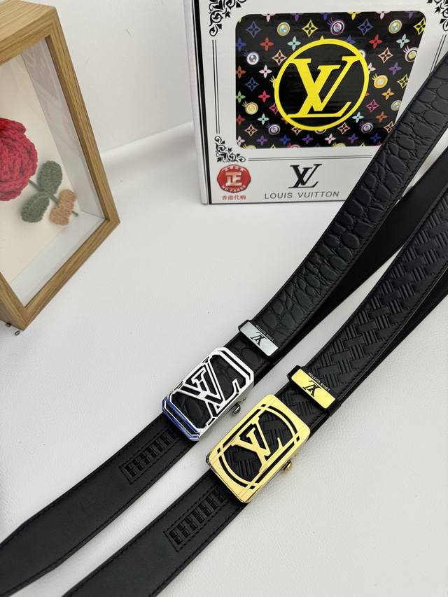 品名:Lv..路易..威登自动带 材质:原单牛皮腰带 百分百头层牛皮腰带保证真皮,24K纯钢扣,专柜原单品质、做工精细,时尚大牌,送人自用首选 包装: 请认准如 品名:Lv..路易..威登自动带 材质:原单牛皮腰带 百分百头层牛皮腰带保证真皮,24K纯钢扣,专柜原单品质、做工精细,时尚大牌,送人自用首选 包装: 请认准如
