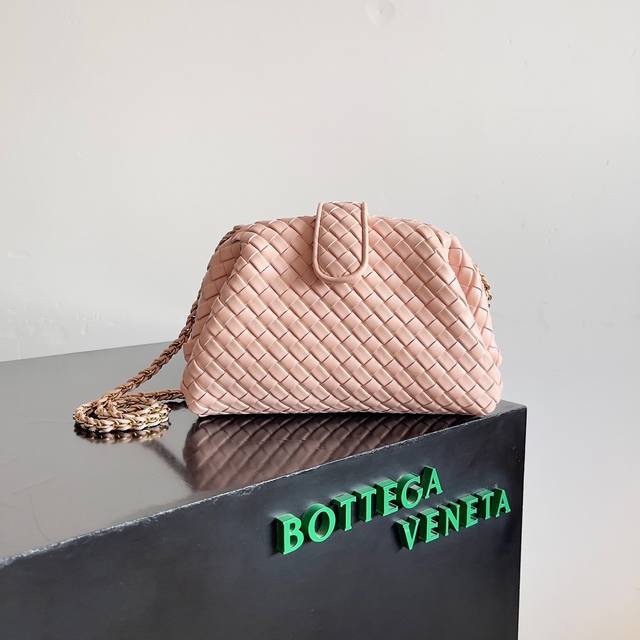 BOTTEGA VENETA 葆蝶家女士LAUREN 小号手拿包 上新啦！很多人蹲的小号终于来啦，可以自行调节的拉链是这个包包的一大亮点，拆掉之后可以当做手包出 - 点击图像关闭