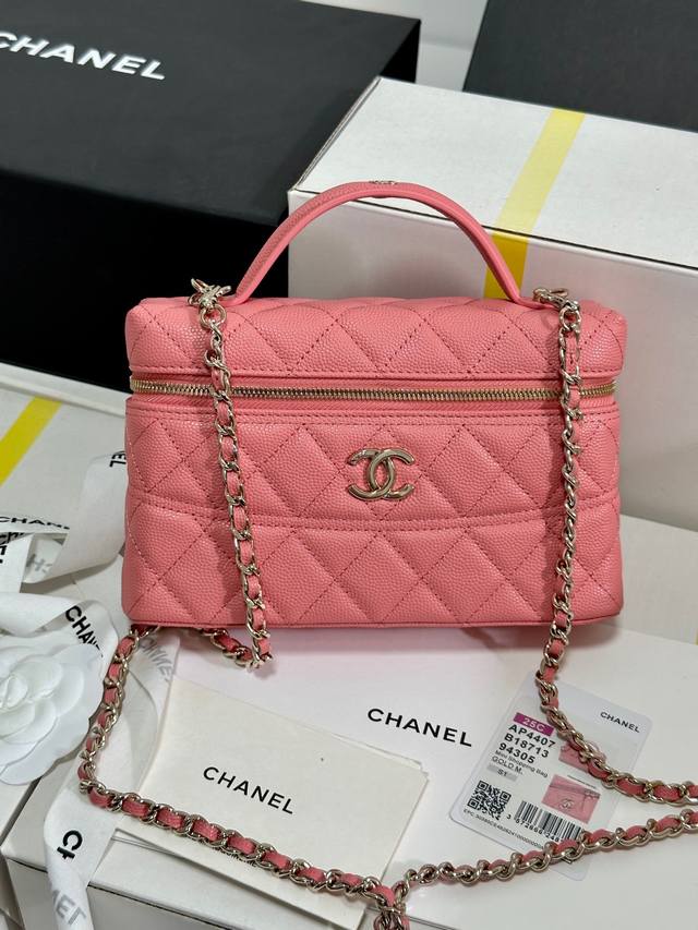 Chanel 25C LP手柄化妆包盒子包 非常经典耐看的造型容量也非常大放两个大手机也绰绰有余肩带还可以自由拆卸！超级推荐 皮料：Haas荔枝中小牛皮 尺寸： - 点击图像关闭