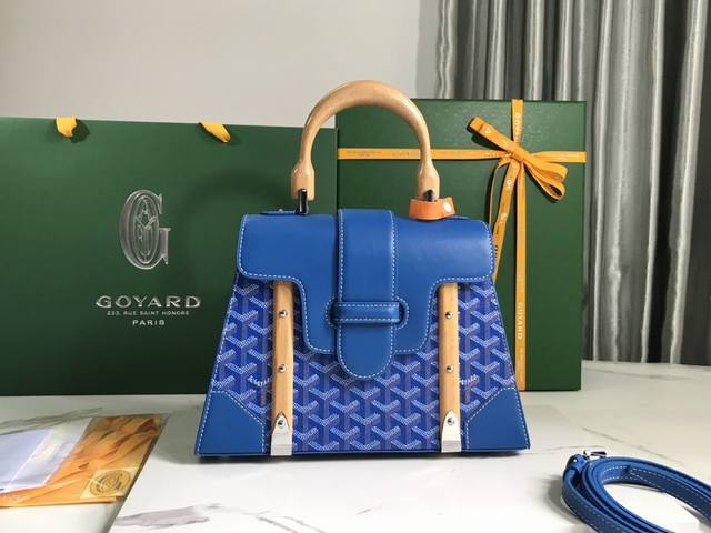 正品级 全新升级Goyard Sagon PM小号包 Sagon包是Goyar之家最具代表性的经典包款之一，它以手袋的形式呈现出goyar所有旅行箱制作工艺的特