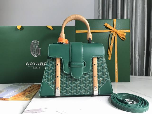 正品级 全新升级Goyard Sagon PM小号包 Sagon包是Goyar之家最具代表性的经典包款之一，它以手袋的形式呈现出goyar所有旅行箱制作工艺的特 - 点击图像关闭