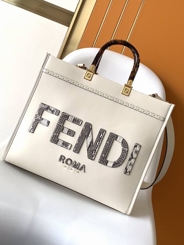 顶级原单 Fendi sunshine shopper 蛇皮手提包 金．中号有配肩带. 款号．5323 Size: 35-17-31cm 流水号：78883 8 - 点击图像关闭