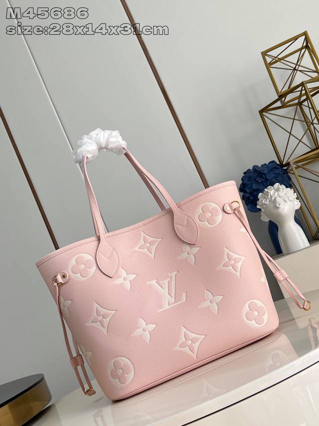 出厂价 顶级原单 M45686奶昔粉 M14210 本款 Neverfull 中号手袋以清新粉彩道出 LV Milky Way 系列的灵感启发，选用 Monog - 点击图像关闭