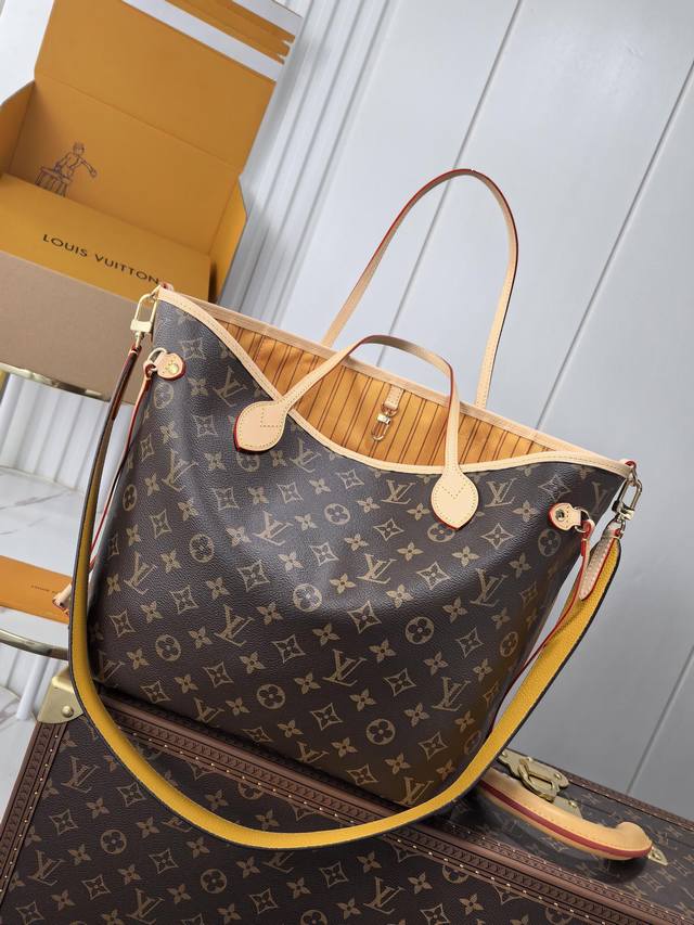 动态芯片 顶级原单 M12257 M12096 M11947 作为路易威登的经典设计之一，Neverfull BandoulièRe Inside Out 中号