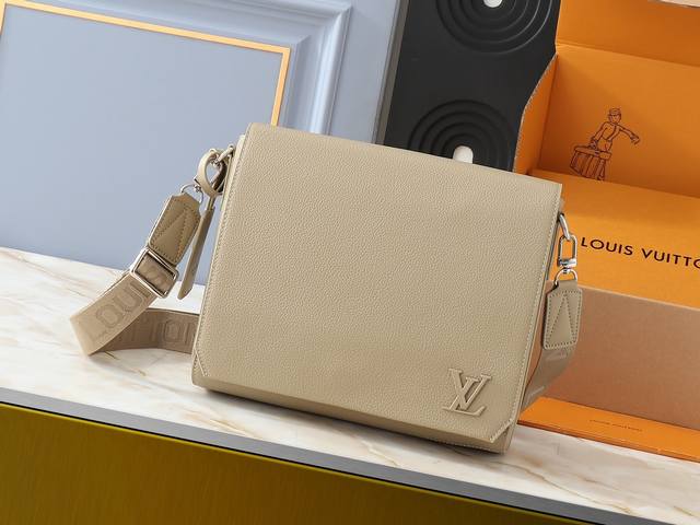 升级原版 M21363蓝色 M57080 黑色 22505沥青灰 23709藏青色 59329 59327 24769 Lv Aerogram 邮差包以极简设计 升级原版 M21363蓝色 M57080 黑色 22505沥青灰 23709藏青色 59329 59327 24769 Lv Aerogram 邮差包以极简设计