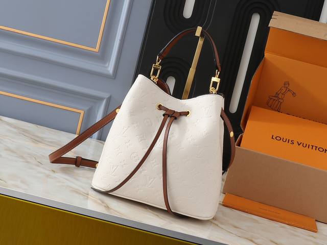 升级原版 M45256 M11815 M44022 M45306 M45307 NéOnoé 中号水桶包取材 Monogram Empreinte 压纹皮革，在