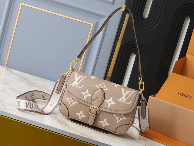 升级原版M46583 M46584 M46386 M46388 M45985 全皮法棍包系列 新款 Diane 手袋 黛安挎包是由 Monogram Empre