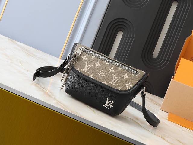 升级原版 M12681 M12806 M12636 本款 Pulse 迷你手袋取材 Monogram Eclipse 涂层帆布，以简洁线条和运动元素传递摩登格调