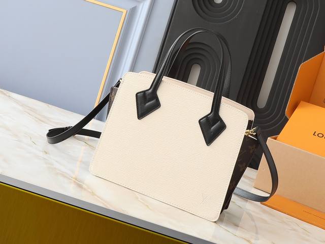 升级原版 M11789 M11791 M12533 本款 Varenne 手袋向 1992 年推出的典藏设计采撷灵感，将柔软 Epi 皮革与 Monogram