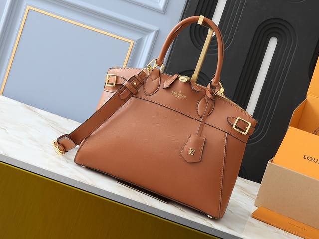 升级原版 M11214绿色 M22914黑色 M22925棕色 M23061米白 M22927灰褐色 精致实用的Lock It Mm包袋采用精致的粒面Tauri