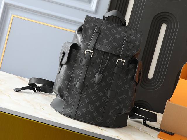 升级原版 M43735 N41379 M45419 多功能Christopher 双肩包以 Monogram 帆布演绎出了徒步旅行包的粗犷而朴实的精神。 其款式