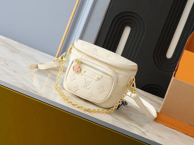 升级原版 M46917 M82335 M83275 M82208 M82347 本款 Mini Bumbag 手袋来自 Lv Gradient 系列，为 Mon