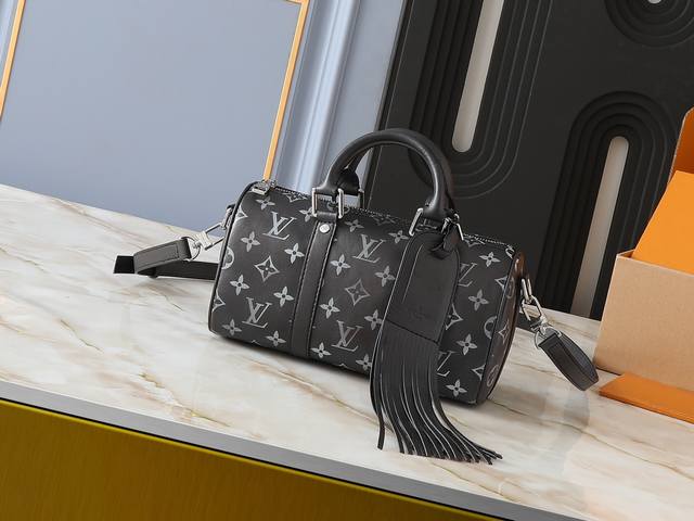 升级原版 M12609 老花黄色，老花蓝色，M11595渐变灰色，M46271黑花 本款 Keepall 25 手袋取材 Monogram Eclipse Re