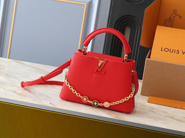 广州货 升级原版 M00014 M00013 M00015 全新尺寸 本款 Capucines 全新尺寸手袋展现柔婉之美：Taurillon 皮革包身搭配浅色翻