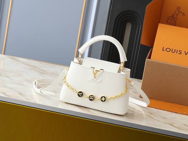 广州货 升级原版 M00014 M00013 M00015 全新尺寸 本款 Capucines 全新尺寸手袋展现柔婉之美：Taurillon 皮革包身搭配浅色翻