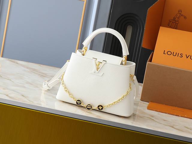 广州货 升级原版 M00014 M00013 M00015 全新尺寸 本款 Capucines 全新尺寸手袋展现柔婉之美：Taurillon 皮革包身搭配浅色翻