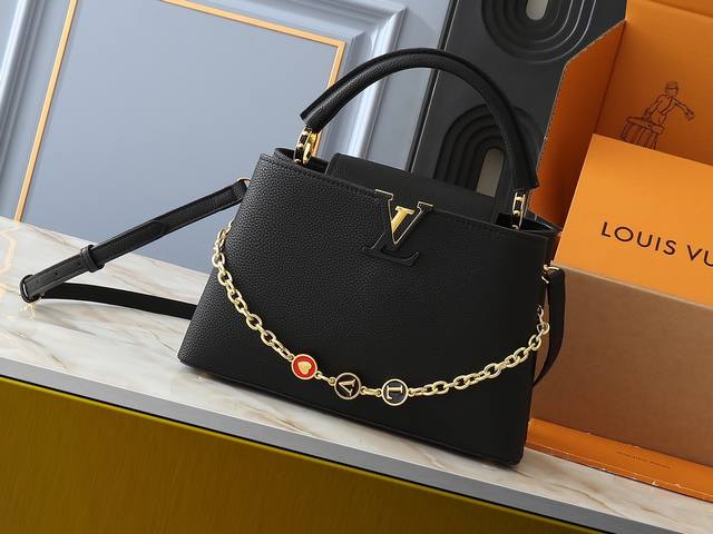 广州货 升级原版 M00014 M00013 M00015 全新尺寸 本款 Capucines 全新尺寸手袋展现柔婉之美：Taurillon 皮革包身搭配浅色翻